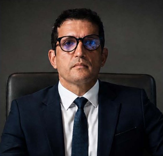 Dr. Carlos André